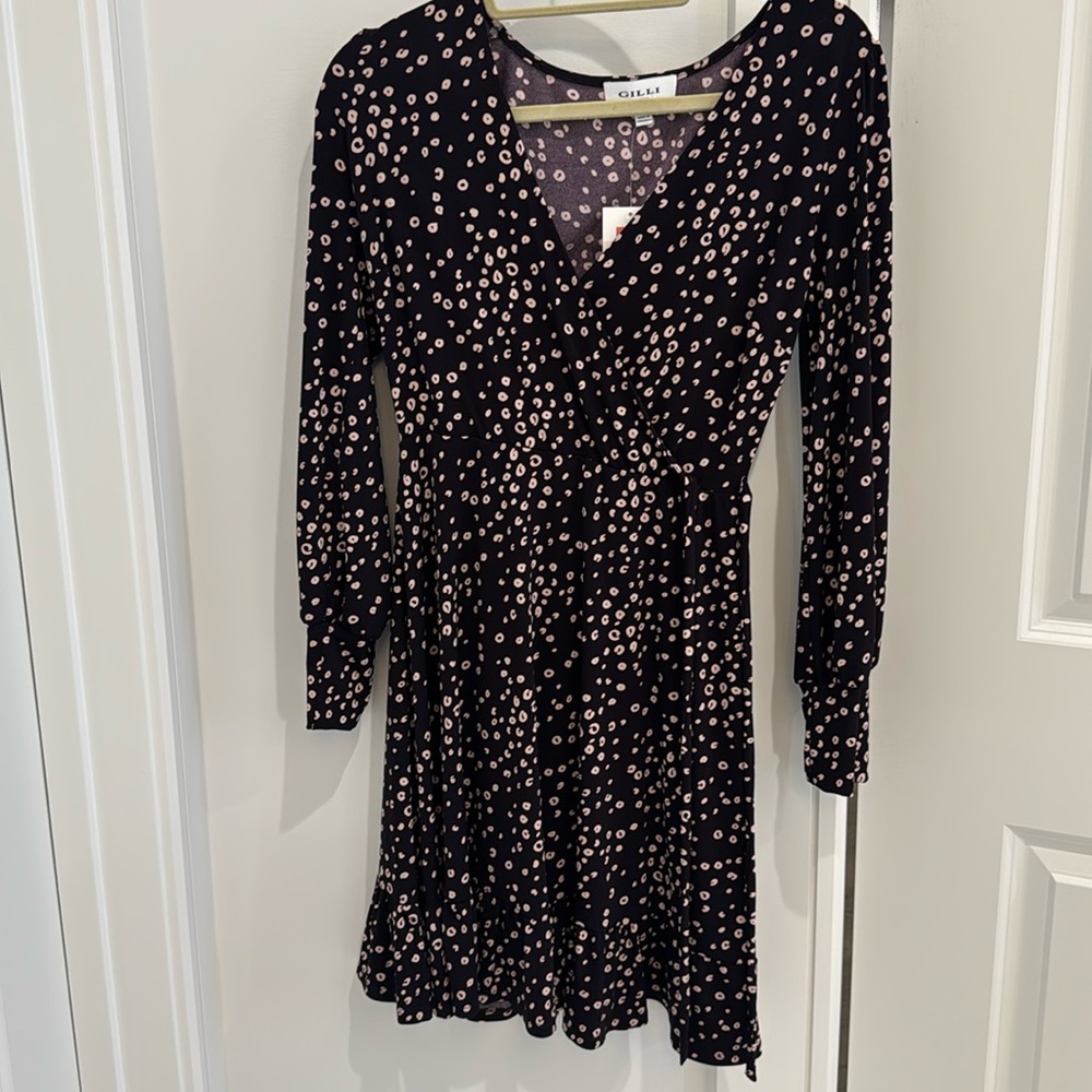Small wrap-dress! Perfect for spring/summer & can be dressed up or down w/ tags!